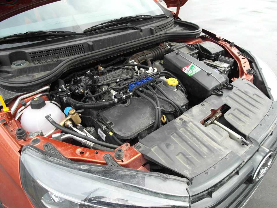 Седан Лада Веста в зависимости от версии исполнения может комплектоваться двигателями различных моделей Родным мотором Весты считается 16-литровый ВАЗ-21129 который по паспорту имеет 106 лс (он