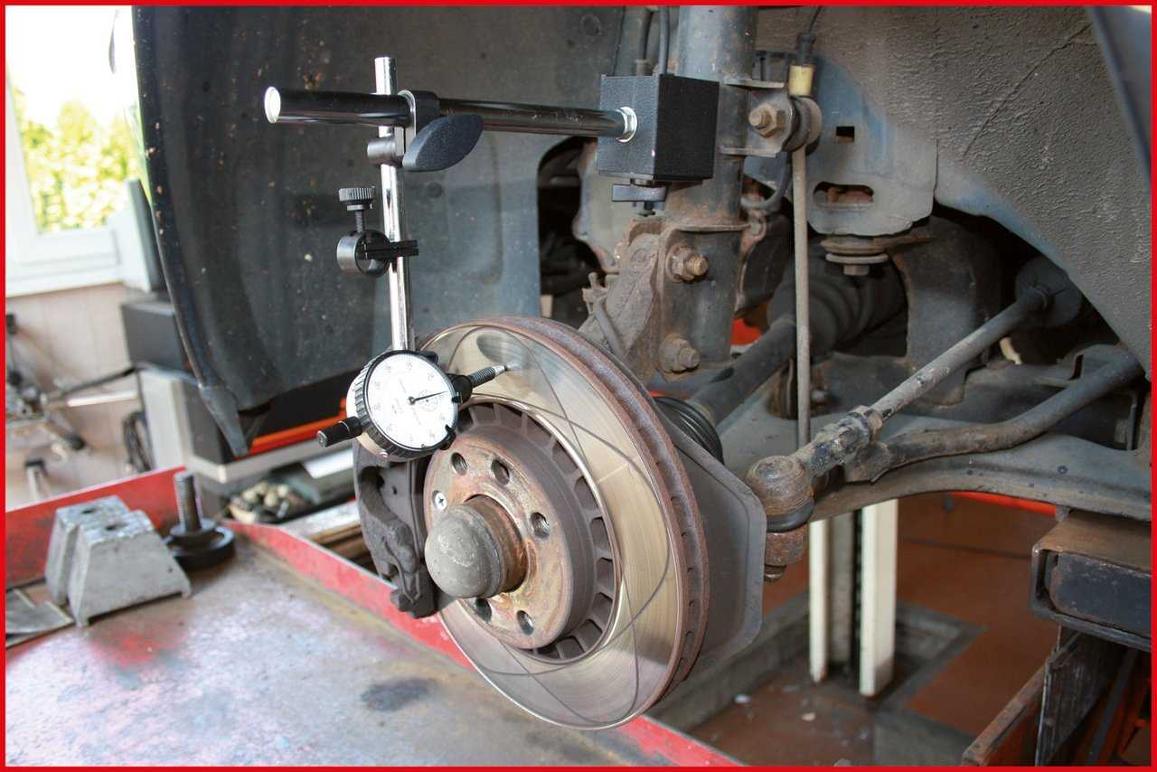 Проверка колесного диска на биение. вибрация колёс причины. проверка радиального и бокового биения колеса