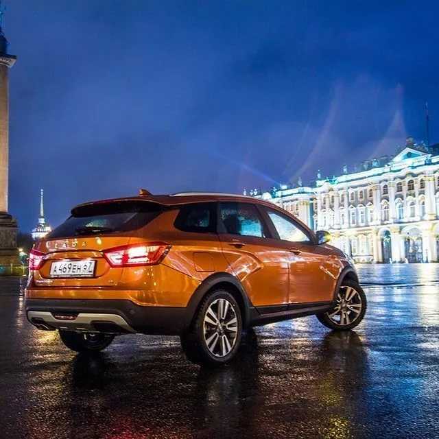 Сравнение vesta sw cross и lada xray