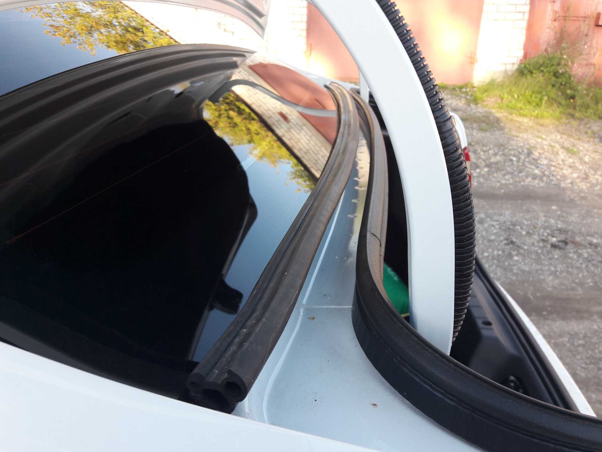 Установка уплотнителя багажника на заднее стекло лады весты