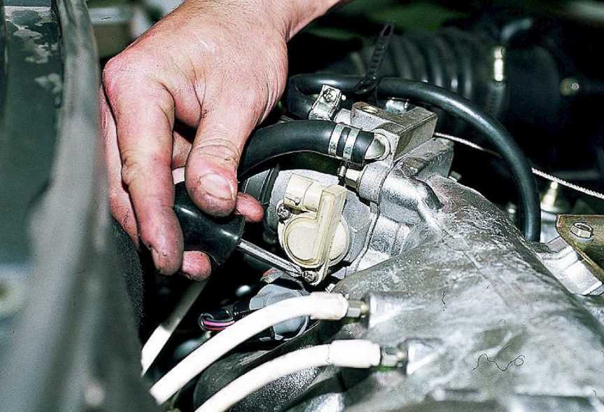 Проверка давления в топливной рампе на автомобилях ваз и лада с инжекторным двигателем