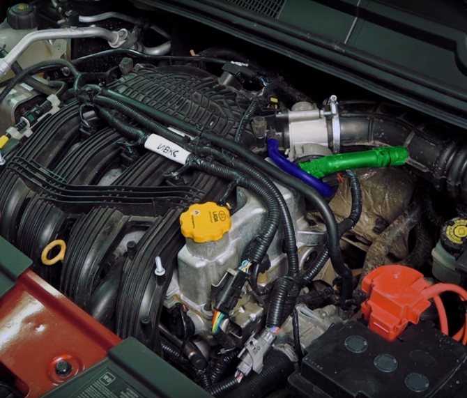 Ранее мы писали что с июля 2019 года АвтоВАЗ сменил поставщика воздушных фильтров двигателя Lada Vesta Однако заменой фильтра это не ограничилось Вместе с другим фильтром на семейство автомобилей Lada Vesta завод начал устанавливать новую систему впуска д