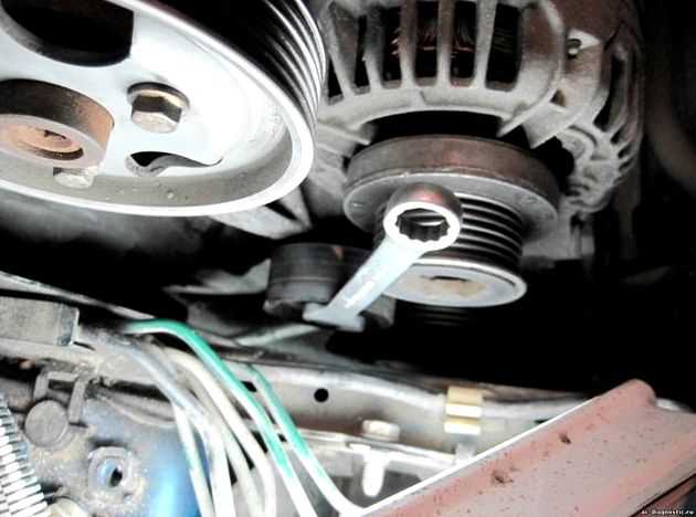 Lada largus: замена ремня привода вспомогательных агрегатов 16-клапанного двигателя 