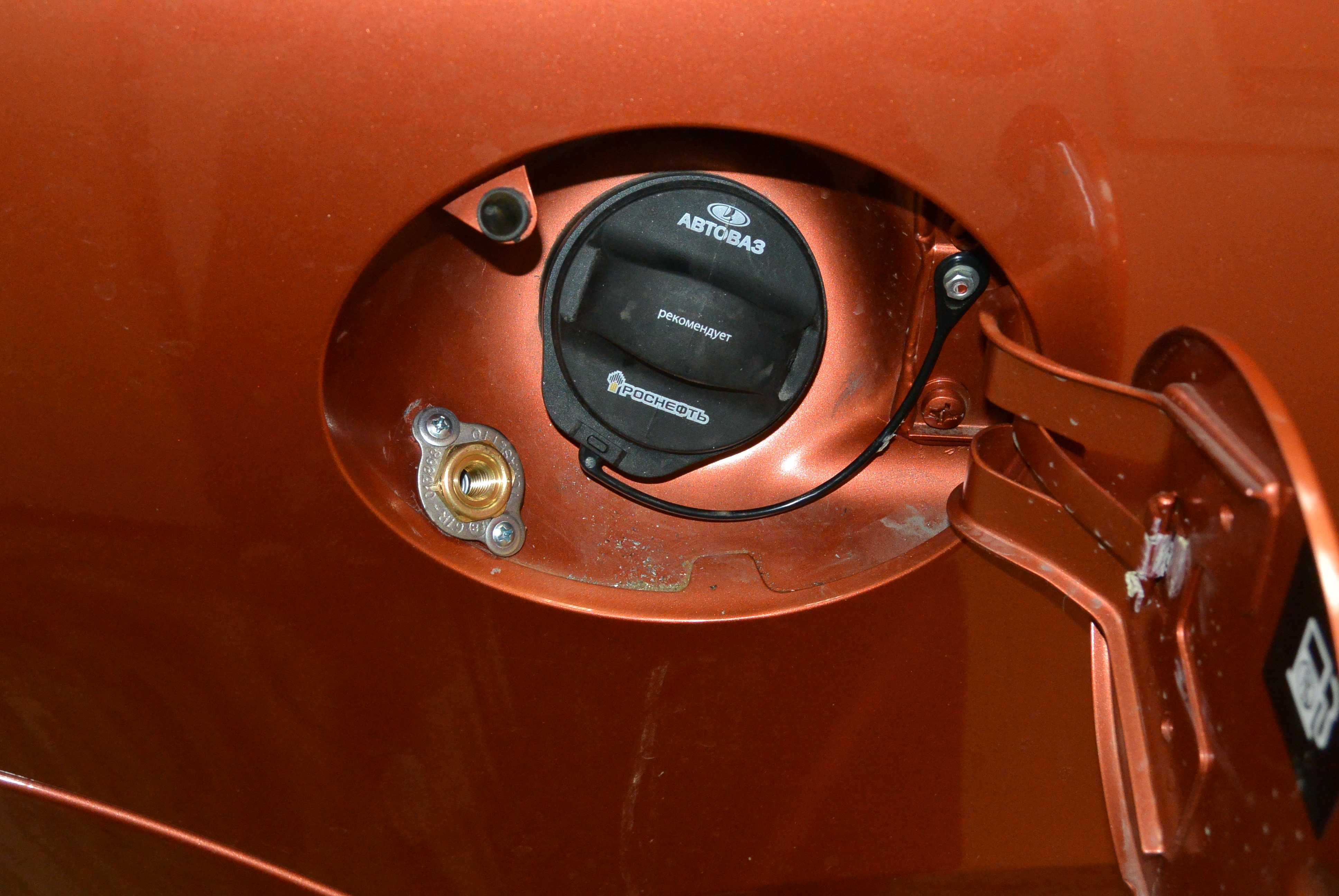 Как защитить лючок бензобака, ставим электрозамок на lada » лада.онлайн — все самое интересное и полезное об автомобилях lada