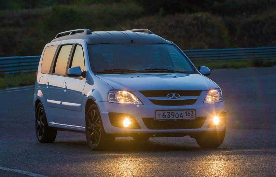 В октябре 2014 года на АвтоВАЗ начали сборку пилотной партии универсалов повышенной комфортности Лада Ларгус VIP По предварительной версии автомобиль будет выпускаться в двух