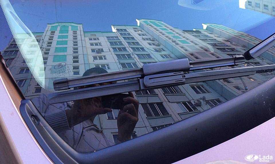 Как часто нужно заменять щетки дворников автомобиля
