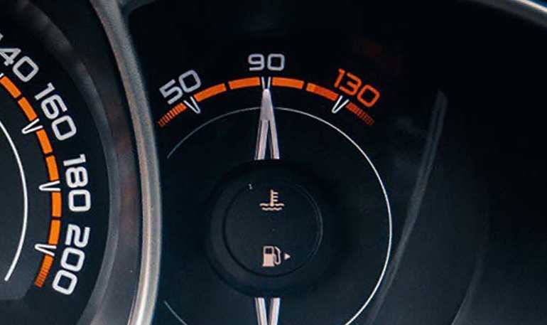 Владельцы Lada Vesta с новой панелью приборов заметили странную особенность в ее работе После 55 градусов отмечается быстрый рост (до 90 градусов) температуры охлаждающей жидкости В информационном