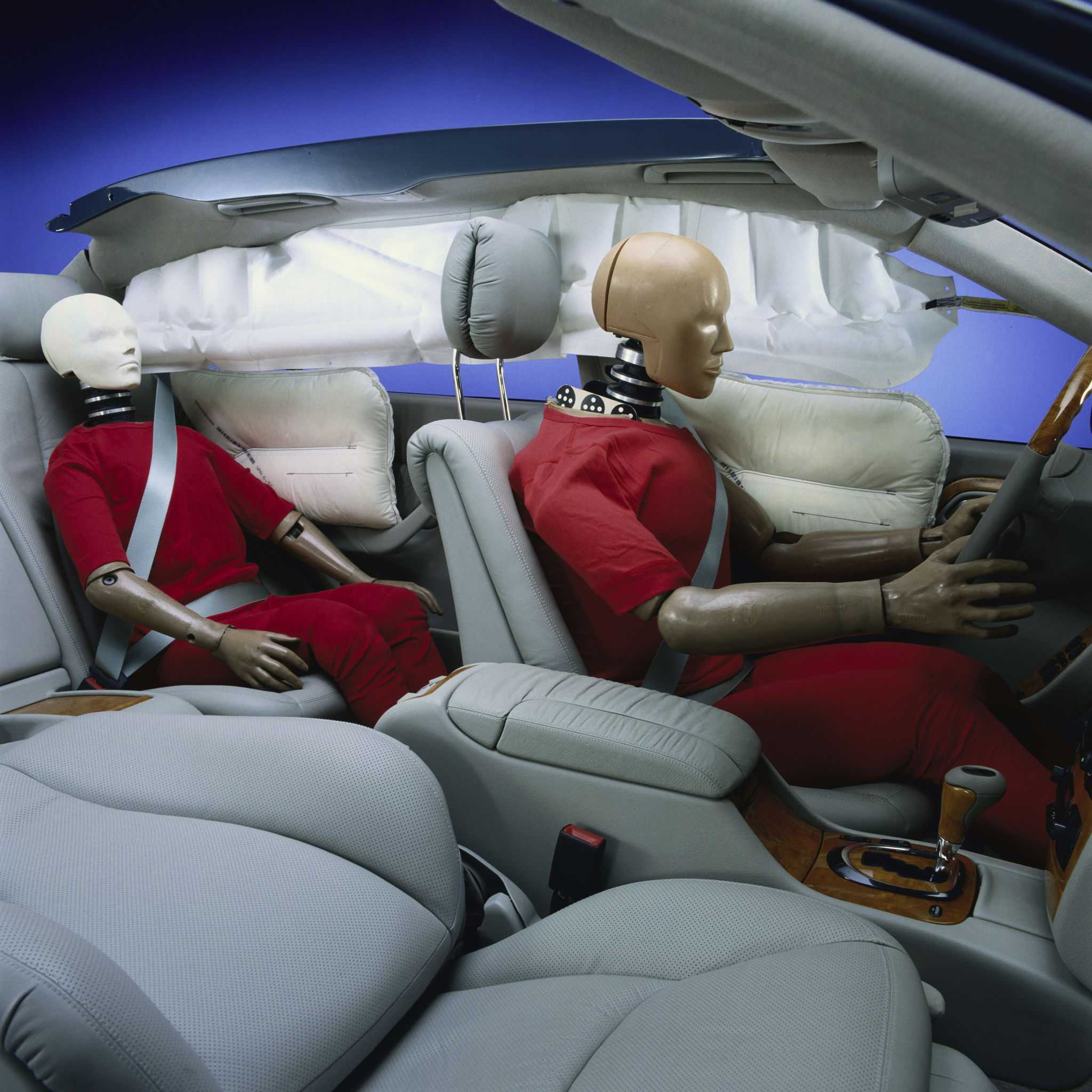 Правой подушки безопасности. Мерседес SRS airbag. Тойота SRS airbag. Шторки безопасности xc90. Malibu 2013 подушки безопасности.
