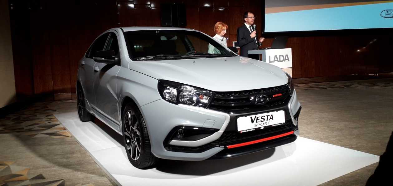 В настоящее время семейство Lada Vesta является вторым по популярности в России после Lada Granta Вообще АвтоВАЗ долго шел к созданию этой модели Концепт Весты впервые показали на московском автомобильном салоне в 2014 году Через год модель встала на конв