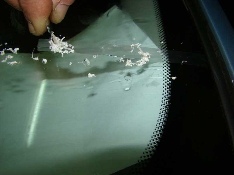 Ремонт трещины лобового стекла: тонкости процесса
