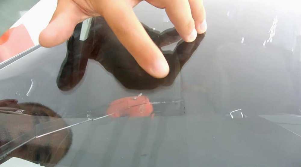 Как выбрать клей для ремонта трещин и сколов на лобовом стекле? 3 лучших средства