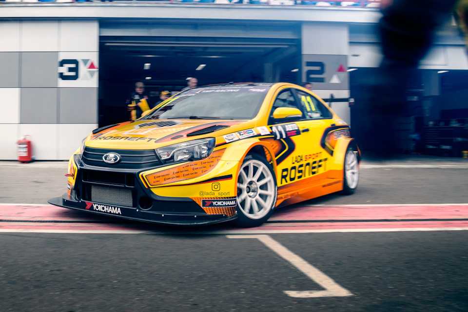 Фото и видео новой лада веста wtcc команды роснефть. роснефть лада веста