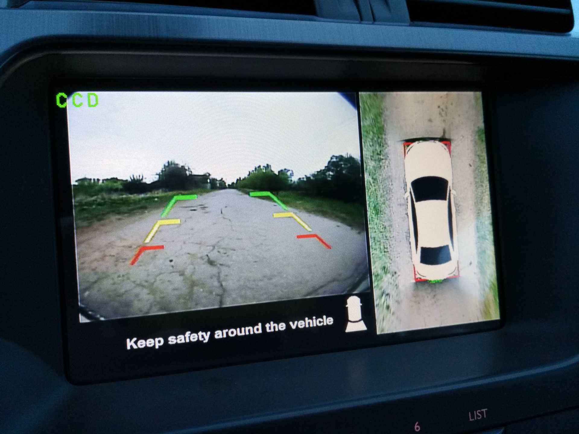 Автомобильная штатная мультимедийная система с навигацией