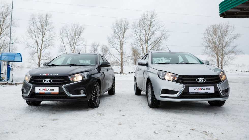 Первые седаны Lada Vesta Cross уже начали поступать дилерам уже известны цены и комплектации скоро начнутся продажи Некоторые серийные экземпляры приподнятого седана попали в руки автожурналов