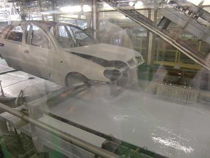 Чтоб быстрее «сгнила» или ради безопасности? почему у lada vesta такой тонкий металл кузова
