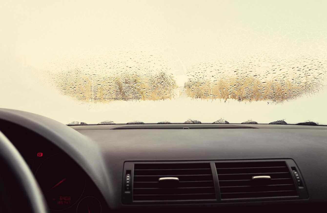Почему потеют окна в машине изнутри зимой