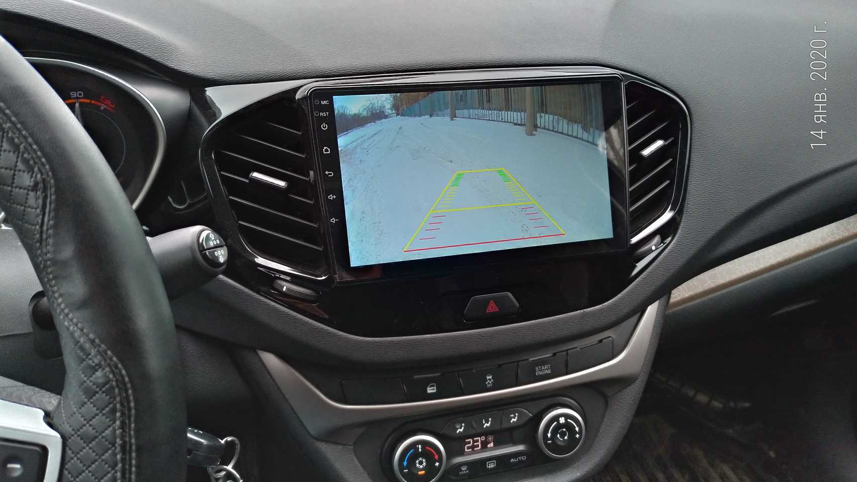 2020 lada vesta (лада веста) сменила заводскую магнитолу на мультимедийную "голову" яндекс авто.