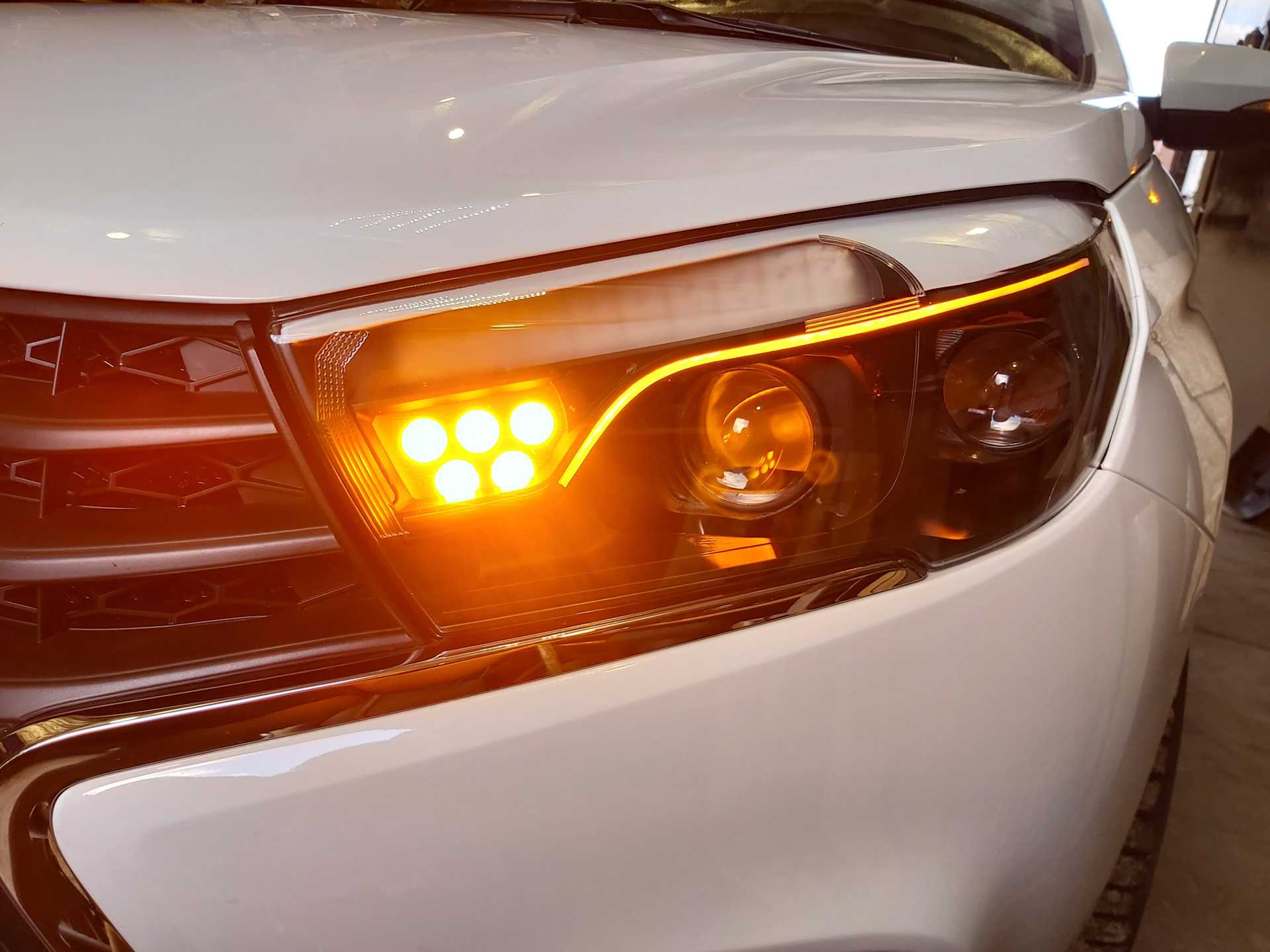 Обзор ресничек для задних фонарей lada vesta » лада.онлайн